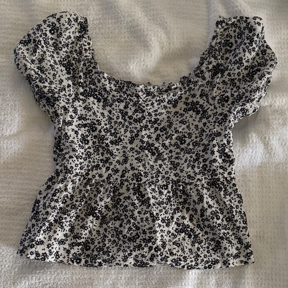Old Navy Black and White Floral Blouse